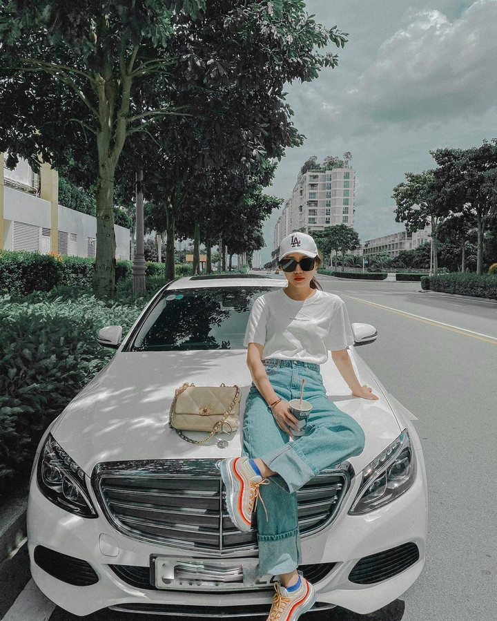 Vẻ gợi cảm khác hẳn trên phim của nữ chính khờ khạo trong 'Mẹ rơm' - 9