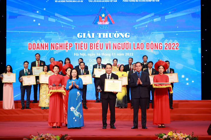 MobiFone trở thành doanh nghiệp tiêu biểu vì người lao động 2022 - 1