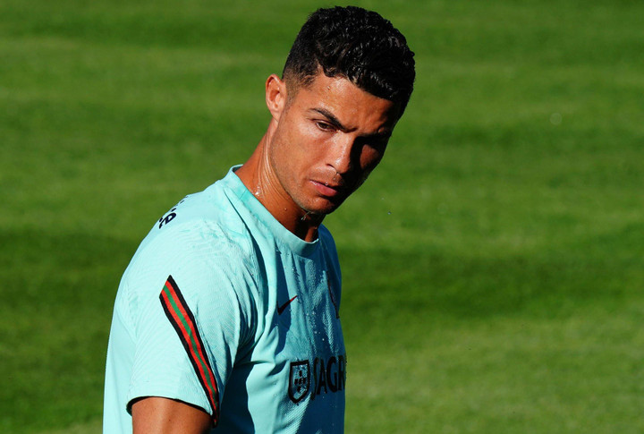 HLV Bồ Đào Nha: 'Phải tôn trọng quyết định của Ronaldo' - 1