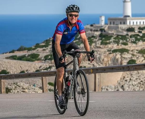 Loại ung thư khiến người đàn ông đang khỏe mạnh bỗng đứng không vững - 1