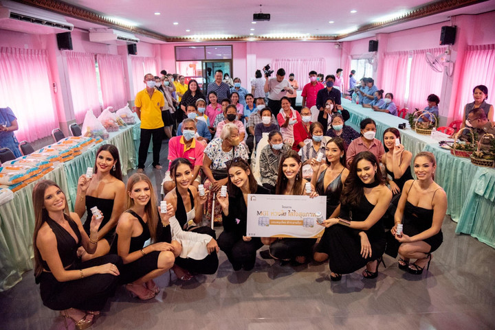 Tranh cãi chuyện dàn người đẹp Miss Grand mặc gợi cảm đi từ thiện - 5