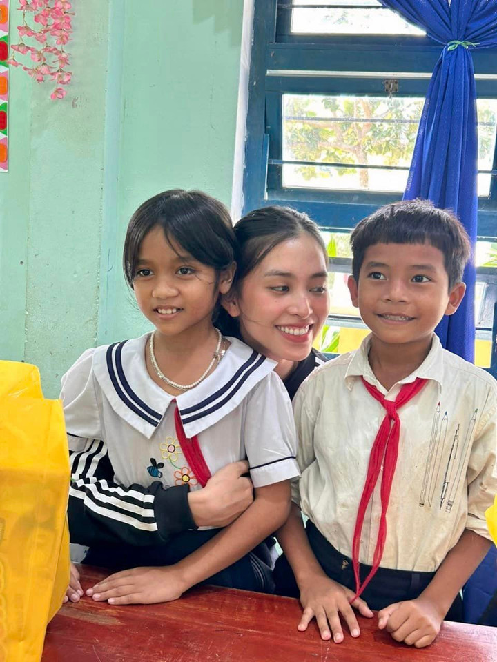 Sao Việt 19/11: Lệ Quyên diện áo xuyên thấu gợi cảm - 6