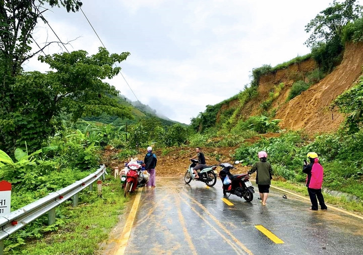 Dự báo thời tiết hôm nay ngày 18/11: Vùng núi Bắc Bộ mưa dông, đề phòng lũ quét - 1