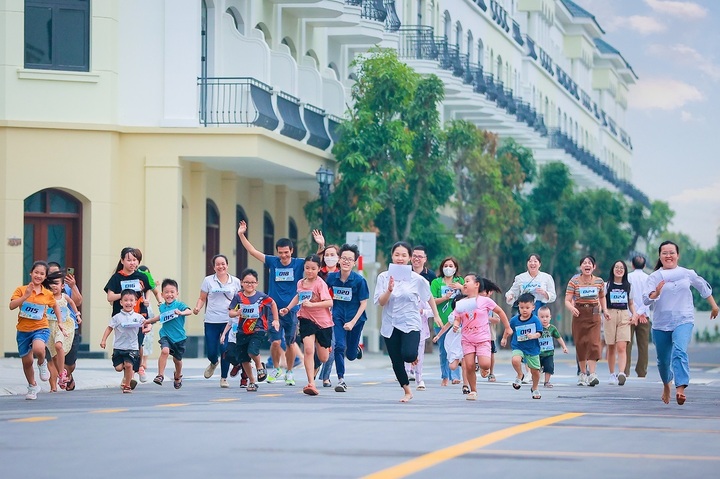 Vừa bàn giao nhà, Vinhomes Ocean Park 2 - The Empire đã rộn ràng lễ hội - 2