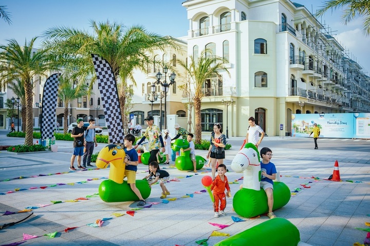 Vừa bàn giao nhà, Vinhomes Ocean Park 2 - The Empire đã rộn ràng lễ hội - 4