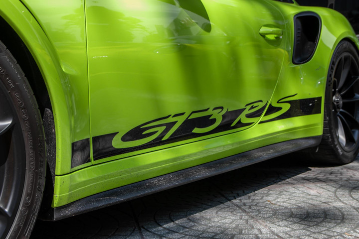 Cận cảnh Porsche 911 GT3 RS với gói nâng cấp gần 100 triệu đồng - 7
