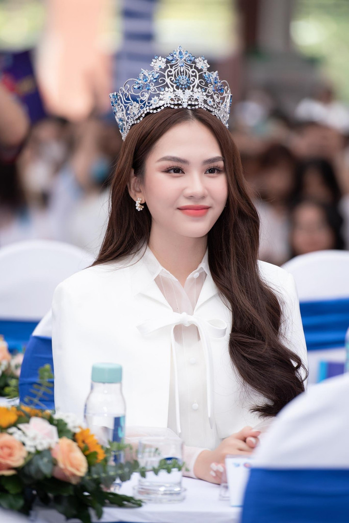 Hoa hậu Huỳnh Nguyễn Mai Phương nhận con nuôi, làm mẹ ở tuổi 24 - 3