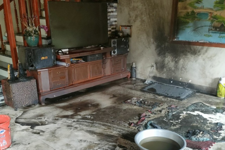 Vụ 3 con gái đốt nhà mẹ đẻ ở Hưng Yên: Con gái cả đã tử vong - 1