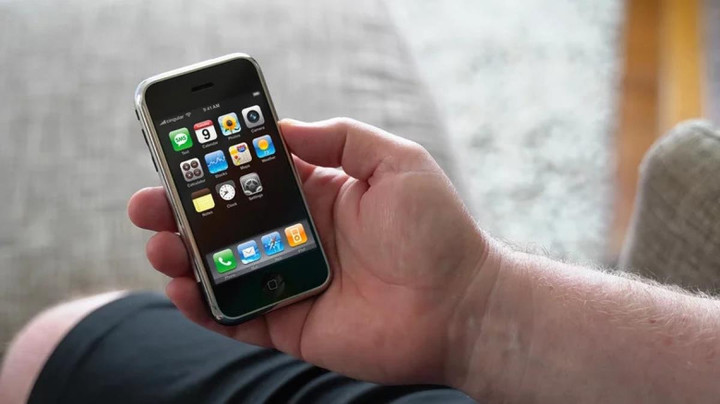 Đôi xăng đan cũ của Steve Jobs được bán với mức giá không tưởng - 3