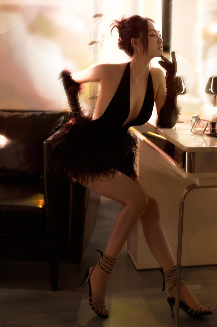 Dàn mỹ nữ Nóng cùng World Cup 2022 khoe sắc trong trang phục 32 đội tuyển - 17