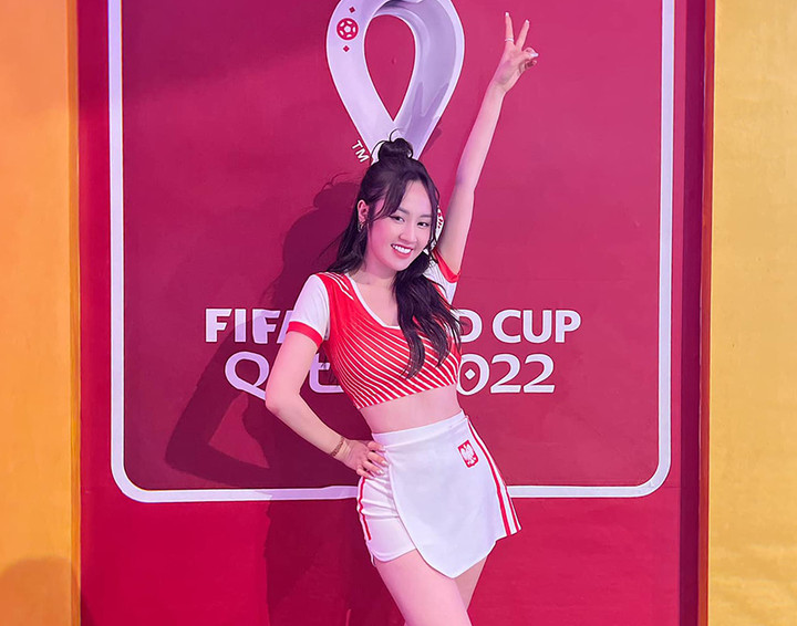 Dàn mỹ nữ Nóng cùng World Cup 2022 khoe sắc trong trang phục 32 đội tuyển - 16