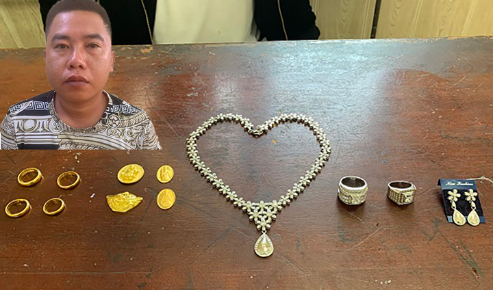 Tên trộm đột nhập nhà dân cuỗm 2 khẩu súng và nhiều tiền, vàng, kim cương - 1