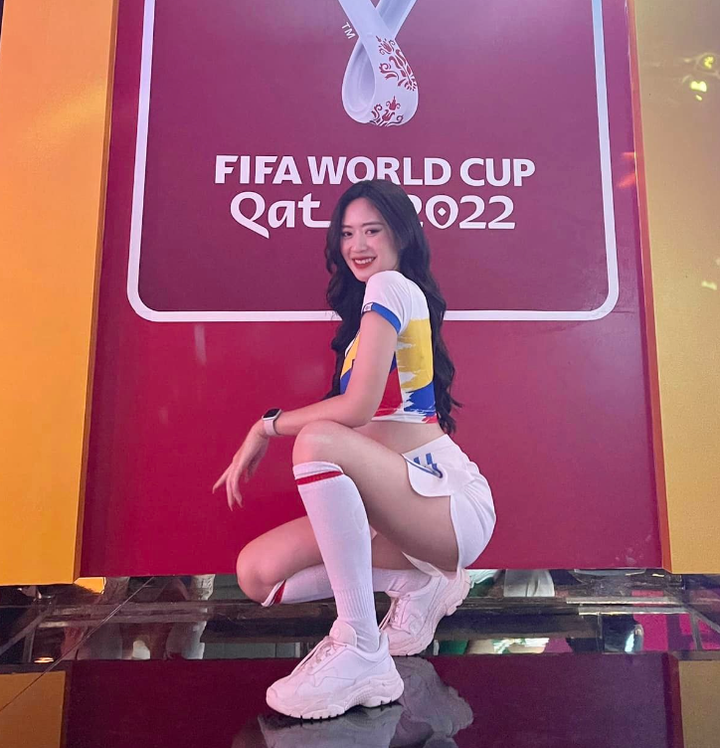 Dàn mỹ nữ Nóng cùng World Cup 2022 khoe sắc trong trang phục 32 đội tuyển - 32