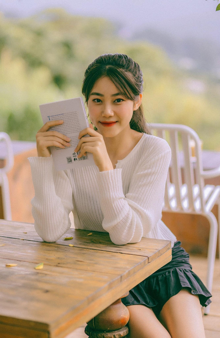 Dàn mỹ nữ Nóng cùng World Cup 2022 khoe sắc trong trang phục 32 đội tuyển - 21