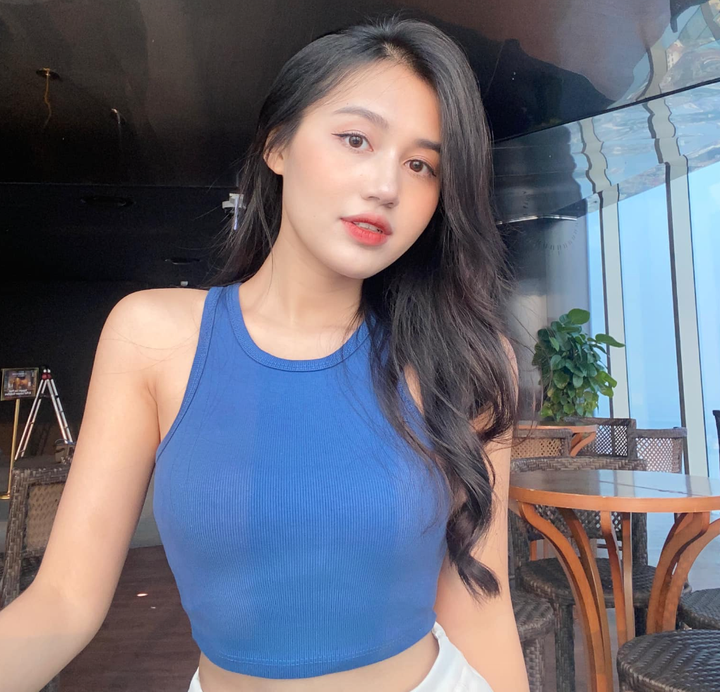 Dàn mỹ nữ Nóng cùng World Cup 2022 khoe sắc trong trang phục 32 đội tuyển - 15