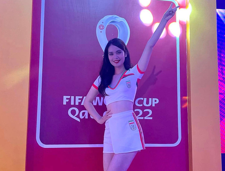 Dàn mỹ nữ Nóng cùng World Cup 2022 khoe sắc trong trang phục 32 đội tuyển - 49