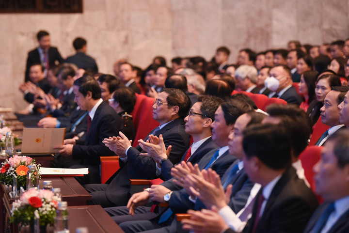 Bộ trưởng GD&ĐT: Việc tự đổi mới của nhà giáo quyết định thành công của giáo dục - 2