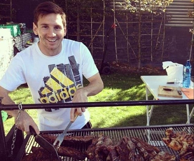 Tuyển Argentina mang hành trang đặc biệt phục vụ sở thích của Messi và đồng đội - 1