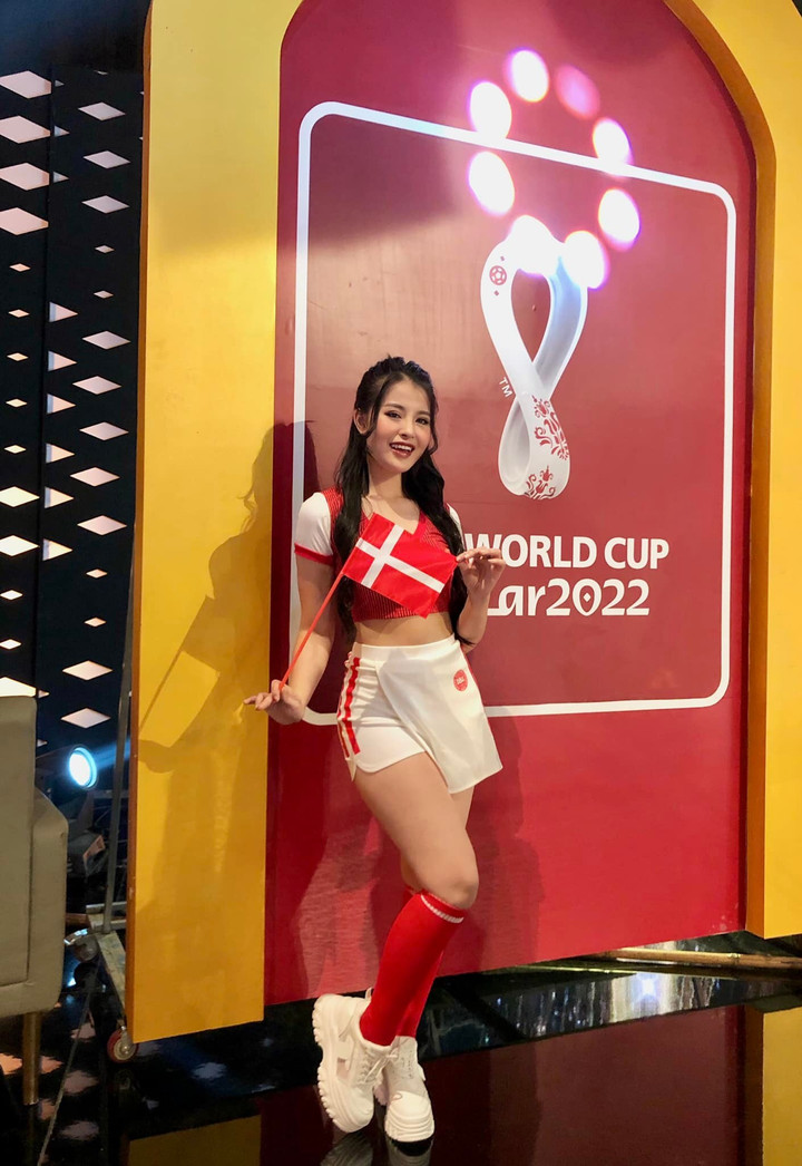 Dàn mỹ nữ Nóng cùng World Cup 2022 khoe sắc trong trang phục 32 đội tuyển - 34