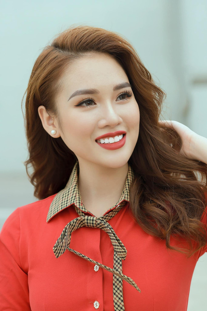 Dàn mỹ nữ Nóng cùng World Cup 2022 khoe sắc trong trang phục 32 đội tuyển - 13