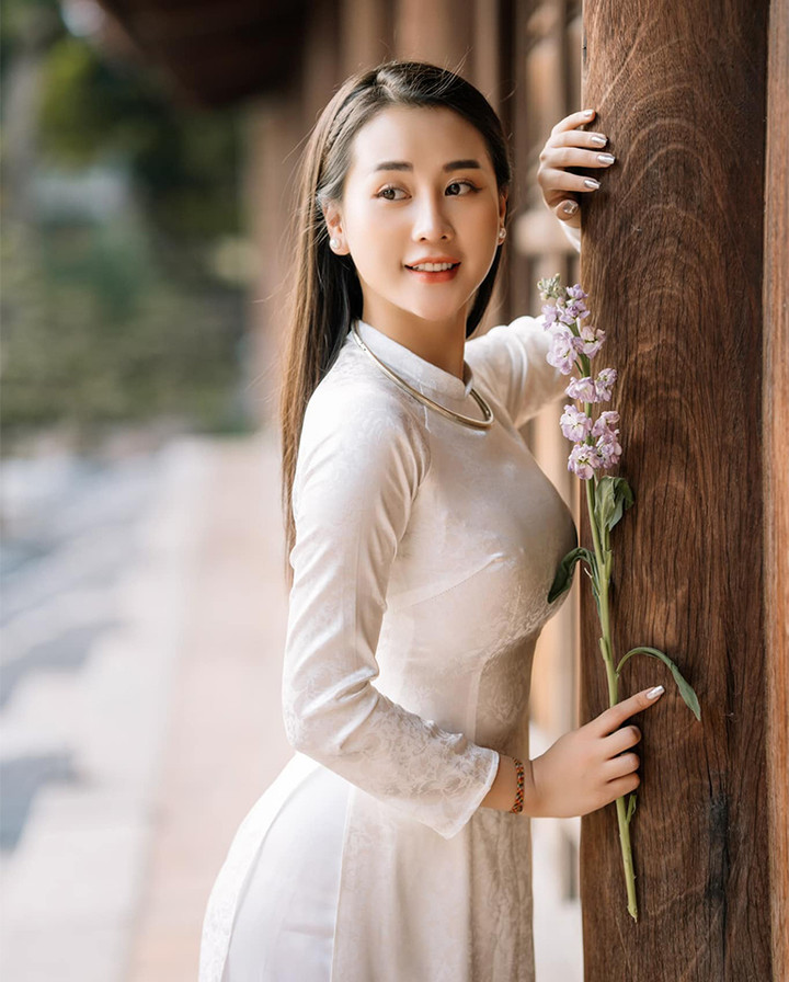 Dàn mỹ nữ Nóng cùng World Cup 2022 khoe sắc trong trang phục 32 đội tuyển - 29