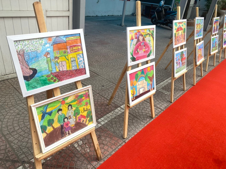 Hà Nội: Thầy trò trường Tiểu học Trưng Trắc tưng bừng đón mừng ngày 20/11 - 4