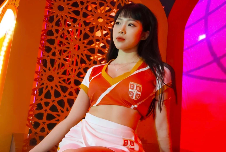 Dàn mỹ nữ Nóng cùng World Cup 2022 khoe sắc trong trang phục 32 đội tuyển - 59