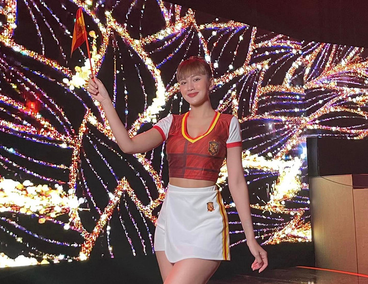 Dàn mỹ nữ Nóng cùng World Cup 2022 khoe sắc trong trang phục 32 đội tuyển - 53