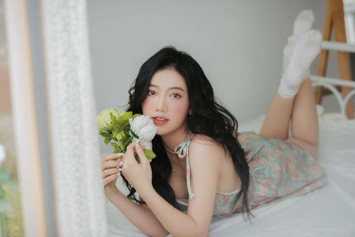 Dàn mỹ nữ Nóng cùng World Cup 2022 khoe sắc trong trang phục 32 đội tuyển - 7