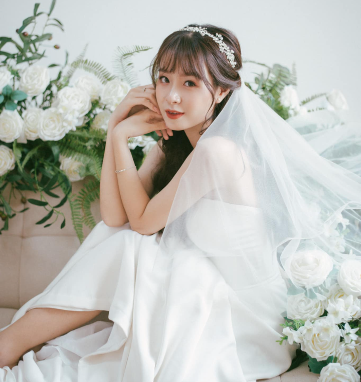 Dàn mỹ nữ Nóng cùng World Cup 2022 khoe sắc trong trang phục 32 đội tuyển - 27