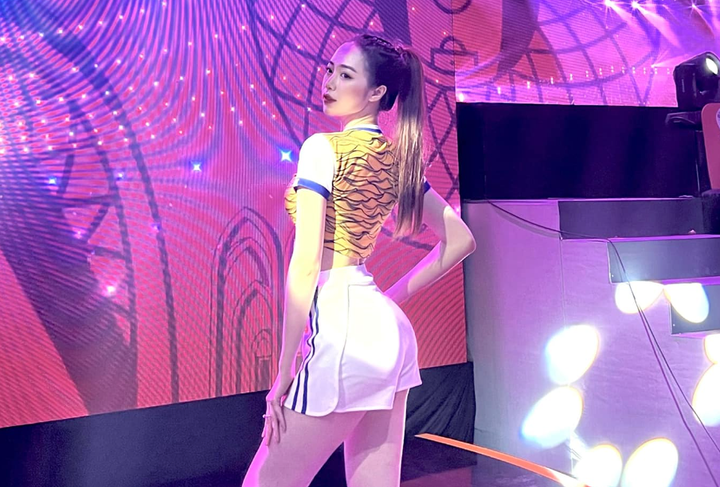 Dàn mỹ nữ Nóng cùng World Cup 2022 khoe sắc trong trang phục 32 đội tuyển - 22