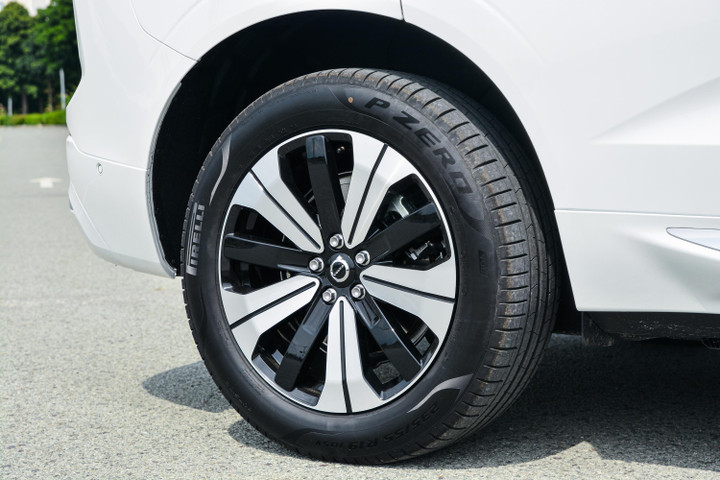 Chi tiết Volvo XC60 Recharge Ultimate giá 2,89 tỷ đồng - 4