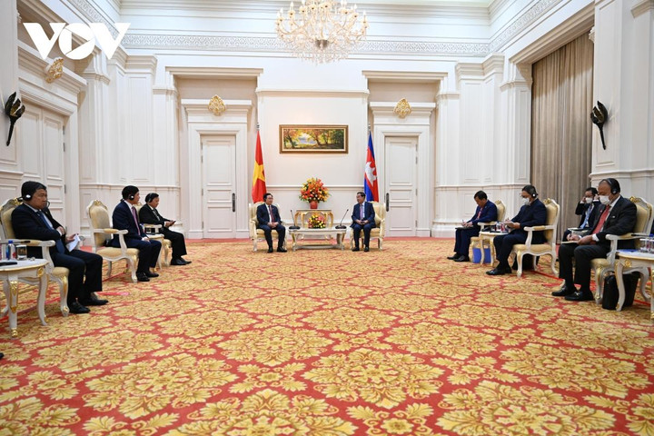 Chủ tịch Quốc hội Vương Đình Huệ hội kiến Thủ tướng Campuchia - 4