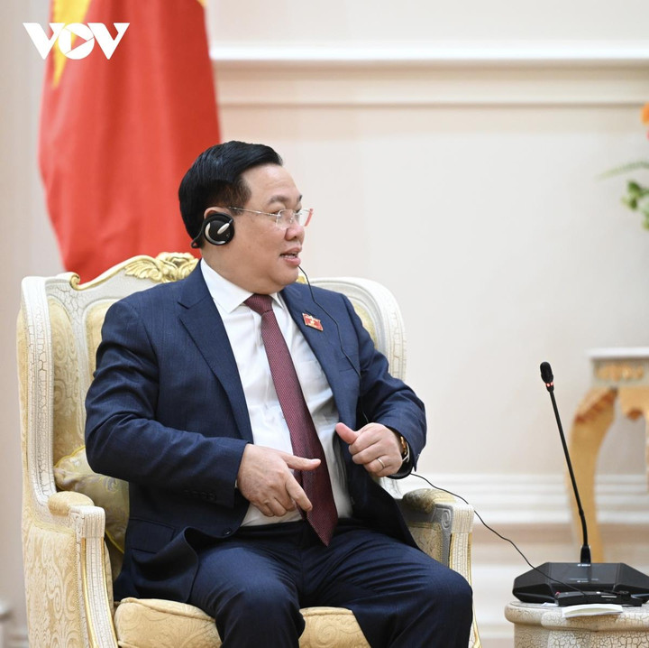 Chủ tịch Quốc hội Vương Đình Huệ hội kiến Thủ tướng Campuchia - 5