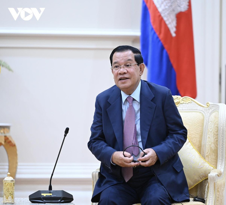 Chủ tịch Quốc hội Vương Đình Huệ hội kiến Thủ tướng Campuchia - 6