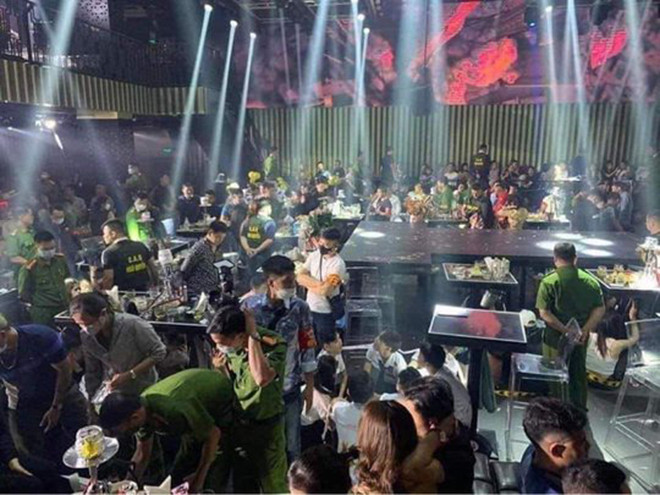 Vũ trường Hoàng Gia lớn nhất Hải Phòng: Bị 'tuýt còi' nhưng cố tình hoạt động - 2