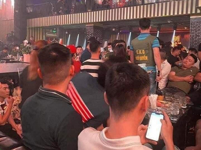 Vũ trường Hoàng Gia lớn nhất Hải Phòng: Bị 'tuýt còi' nhưng cố tình hoạt động - 1