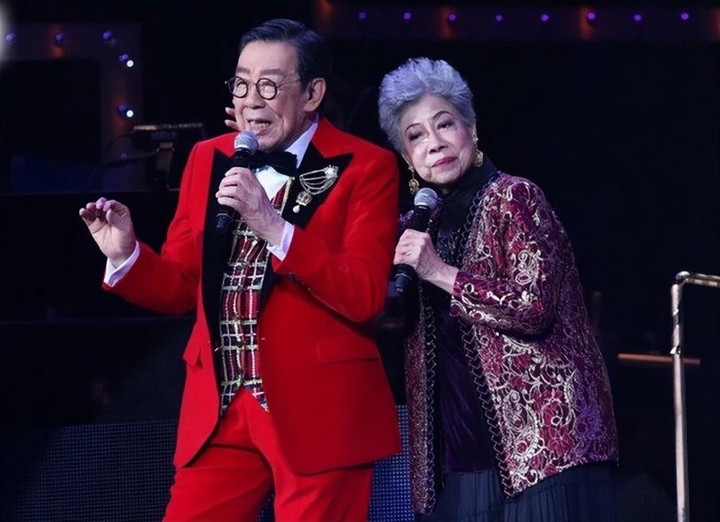 Tài tử Hồ Phong cầu hôn 'bà chúa phim ma' ở tuổi 90 - 5