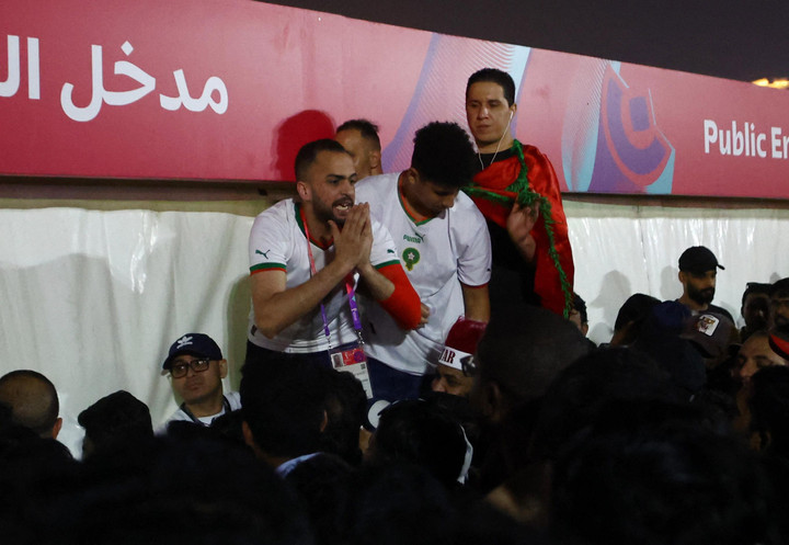 Khung cảnh hỗn loạn bên ngoài nơi khai mạc World Cup 2022 - 5