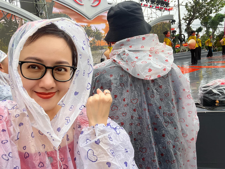 Sao Việt 22/11: Hoa hậu Hà Kiều Anh khoe mẹ ruột trẻ đẹp - 5