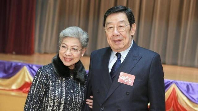 Tài tử Hồ Phong cầu hôn 'bà chúa phim ma' ở tuổi 90 - 4