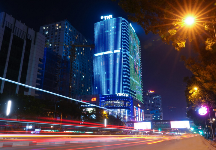 Tòa nhà TNG Holdings Vietnam đổi màu xanh, hưởng ứng Ngày Trẻ em thế giới - 3