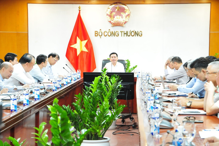 Bộ Công Thương đưa hai kịch bản đảm bảo nguồn cung xăng dầu cho năm 2023 - 1