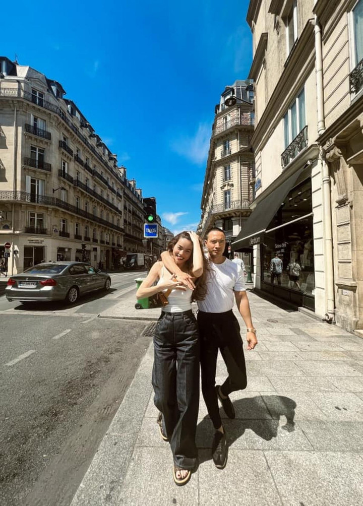 Nhan sắc và thần thái lộng lẫy của Hồ Ngọc Hà khi xuống phố - 14