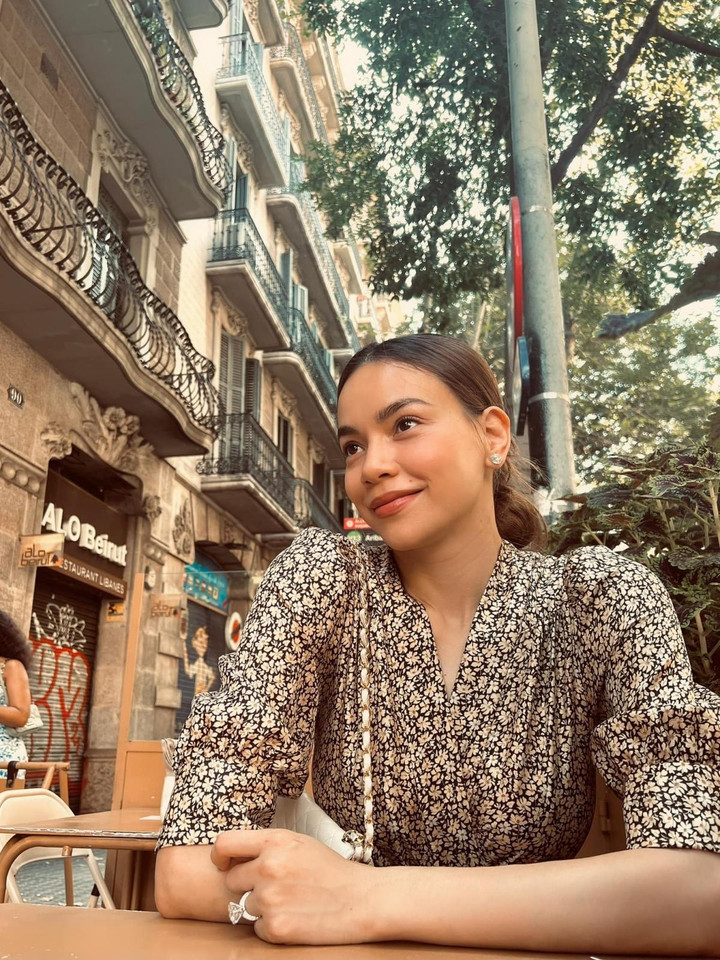 Nhan sắc và thần thái lộng lẫy của Hồ Ngọc Hà khi xuống phố - 13