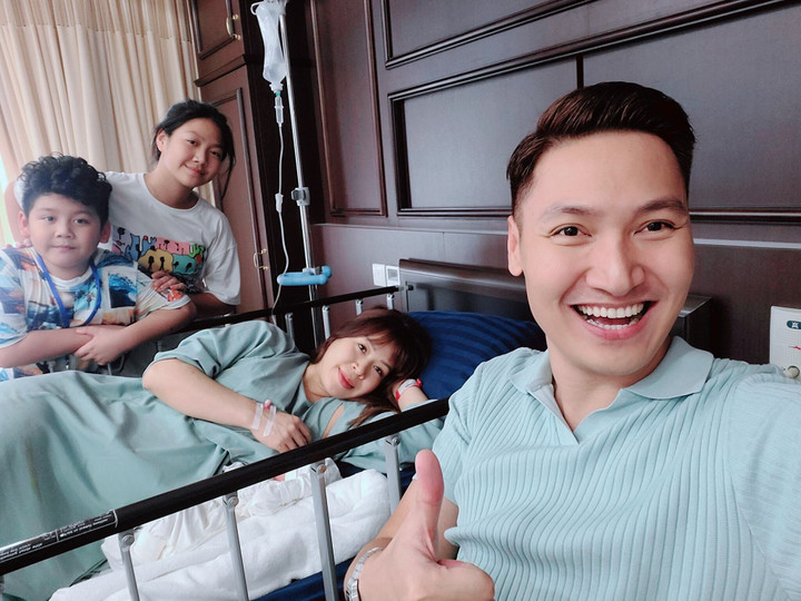 Sao Việt 23/11: Cô Xuyến 'Về nhà đi con' tay trong tay với trai trẻ - 3