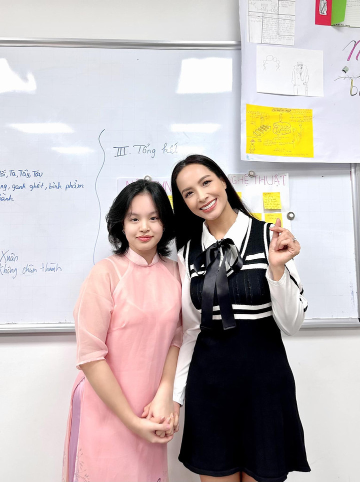 Sao Việt 23/11: Cô Xuyến 'Về nhà đi con' tay trong tay với trai trẻ - 10