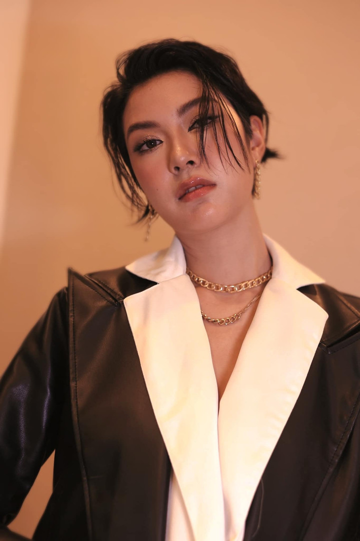 Sao Việt 23/11: Cô Xuyến 'Về nhà đi con' tay trong tay với trai trẻ - 6