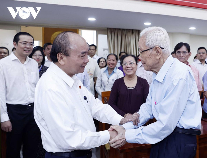 Chủ tịch nước chia sẻ với khó khăn của cán bộ công chức, viên chức xã, phường - 1