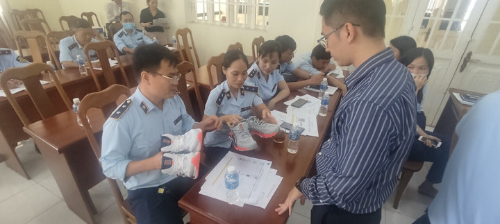 Cục QLTT Tây Ninh tổ chức hội nghị hướng dẫn phân biệt hàng giả, hàng thật - 1